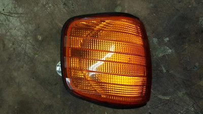 Mercedes Benz 500 SEL W126 (6) Right Indicator - Image 1 of 2