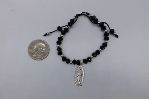 Pulsera Medalla Virgen María Cuentas Negras única - Imagen 1 de 7