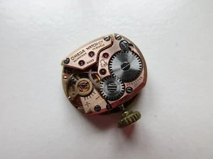 Omega cal. 485 Swiss manual wind watch movement - running - Picture 1 of 3