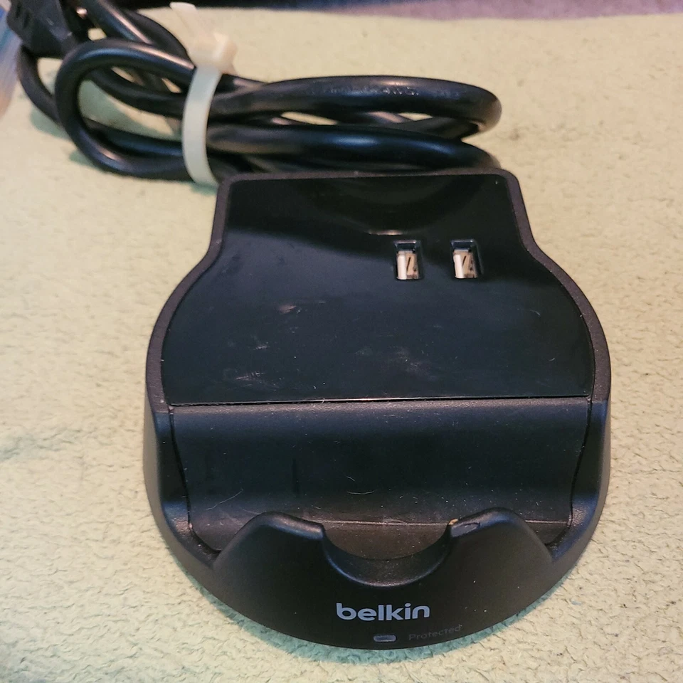 Belkin BSD200BG05 Power Tablet Stand with 2.1A USB Charging - Charging stand - Image 1 of 3