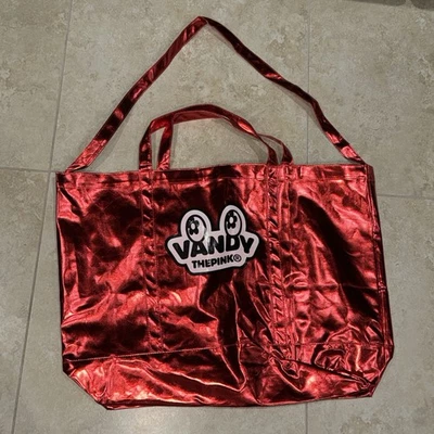 Vandy розовый металлический красный Complexcon эксклюзивный сумка с короткими ручками для переноски новый винил - Изображение 1 из 4
