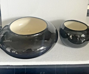 2 jardineras/jarrones/decoración vintage Atlantic Mold de cerámica negra - Imagen 1 de 6