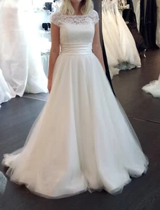 Beautiful tulle, satin and lace wedding dress size 12-14 used (name: White Rose) - Picture 1 of 4