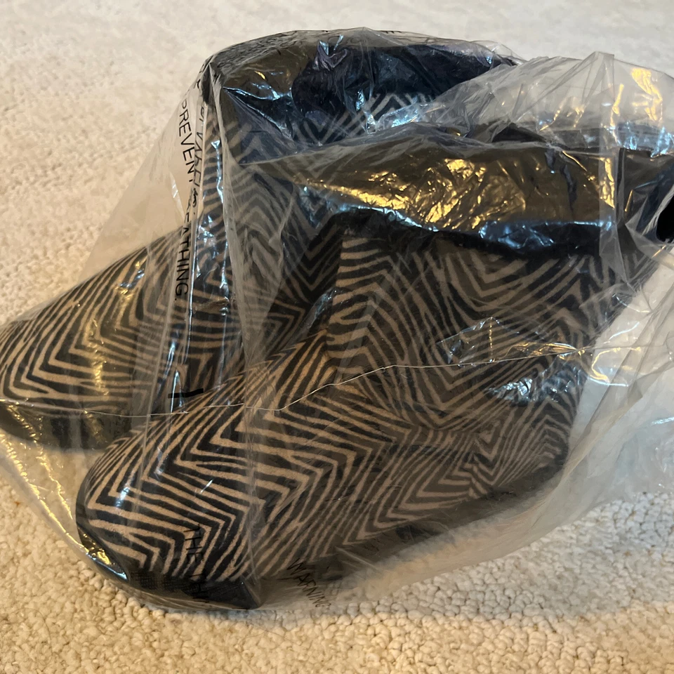 NWT - Vera Bradley Cozy Booties Slippers, Hard Sole,  Zebra Small 5-6 - Image 1 of 4