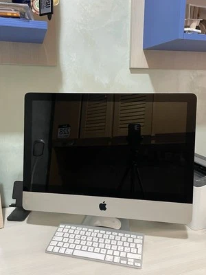 iMac 21.5" (500GB, Intel Core i5, 2.5GHz, 4GB) All-in-One per ricambio pezzi. - Immagine 1 di 4