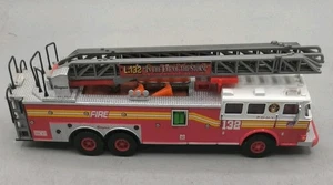 Code 3 FDNY Ladder 132 In The Eye Of The Storm - Picture 1 of 6