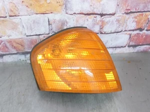 Mercedes Benz W202 Limousine Blinkerleuchte A2028260643 orange rechts Valeo - Picture 1 of 3