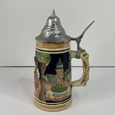 W Alemania Cerámica Estaño Tapa Pintado a Mano Cerveza Stein Bleibt Froh Das Herz 4x6” Foto 1 de 4