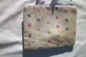Vintage Hankie Case 3 pockets Embroidery Flowers - Picture 1 of 10
