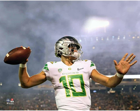 Justin Herbert Oregon Ducks UnsignedJersey Warming Up Photo Cover