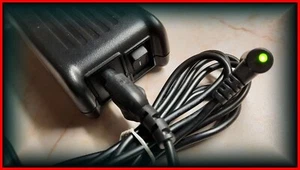 Ktec Switchmode  PowerSupply AHD1003A   100-240V  out: 19V = 3,42 A TOP-Qualität - Bild 1 von 8