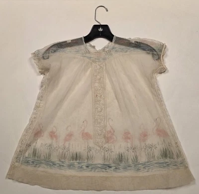 1920’s VESTIDO DE NIÑA RED ESCALONADA A MANO CON ESTAMPADO DE FLAMENCO ROSA Foto 1 de 4