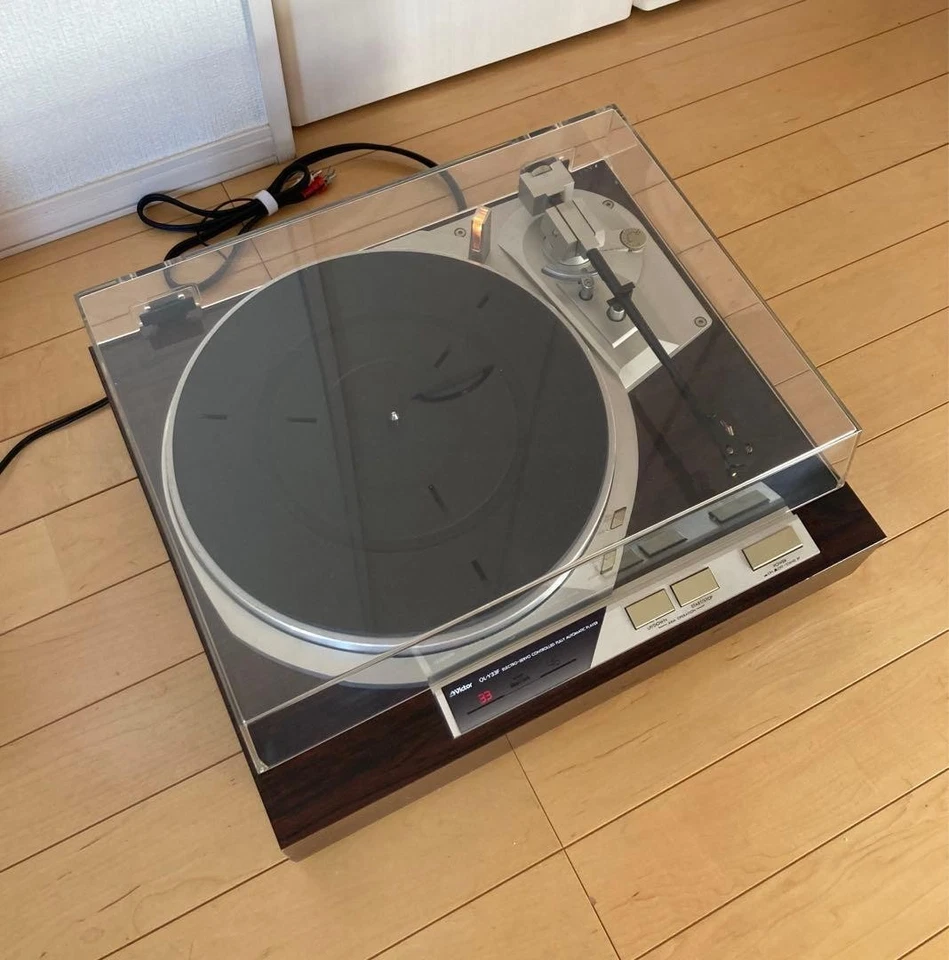 Victor QL-Y33F Turntable QuartzLocked DirectDrive w/STANTON 500A Fully Function - Image 1 of 4