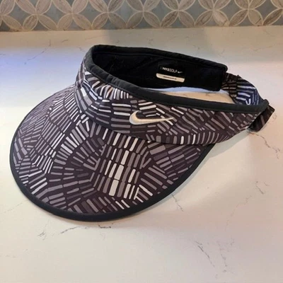 Nike Golf Women’s Visor Gray And White Moisture Wick Big Bill - Image 1 of 4