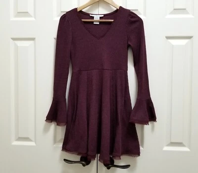 Vestido Suéter Para Mujer American Rag Cie Granate Calce Corto y Acampanado Cuello en V Acanalado S Foto 1 de 4