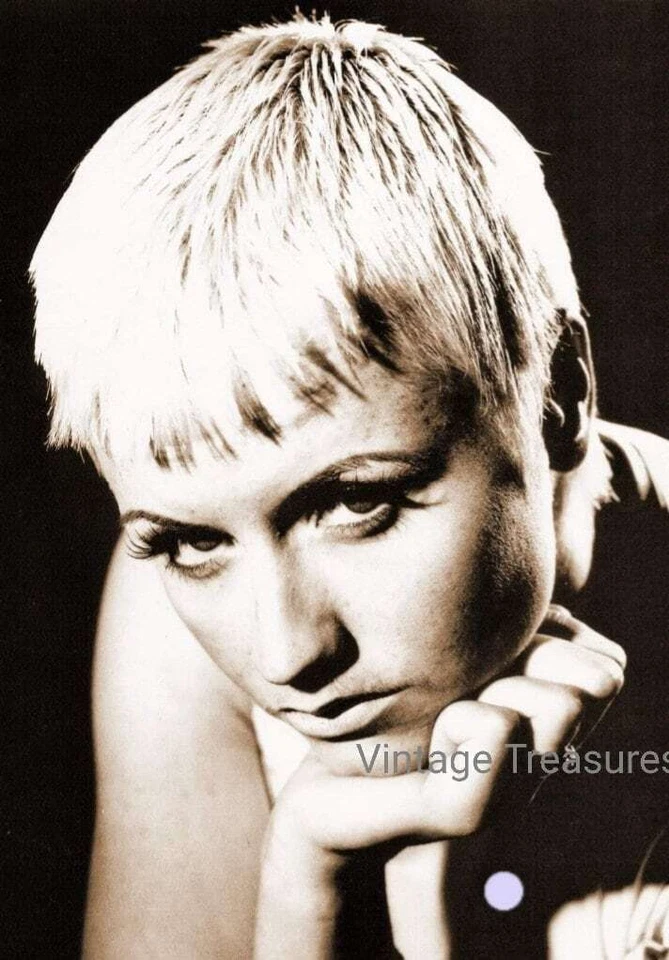 Dolores O'Riordan Portrait Photo Print Poster Cranberries Singer - Image 1 of 1