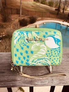 Lilly Pulitzer Green Blue Sea Life Zip Around Wallet Wristlet Purse - Picture 1 of 5