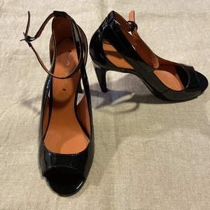 Women’s Via Spiga Ankle Strap Strappy Peep Toe Heels - Patent Black, Size 8 - Picture 1 of 4