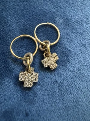 Pendientes de aro sin fin Lee Brevard pavé de oro y plata cruz de trueno - par (2) Foto 1 de 4