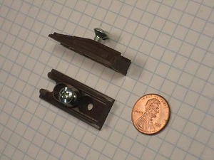 SALICE #B005A/2 STRAIGHT MOUNTING PLATE, BROWN PLASTIC, 2mm THICKNESS, - Bild 1 von 1