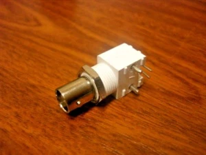 CODO AISLADO TOMA BNC/PERFIL BAJO (Parte BP225Z50R) (127002) - Imagen 1 de 1