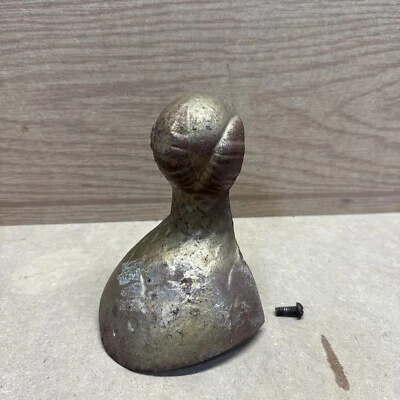 Antigua bola y garra de pie de bañera de hierro fundido rústica vintage Foto 1 de 4