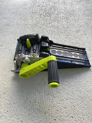 Hot Wheels Car Launcher Crank Handle  Mattel #89854 green & Black Race Cars 2002 - Image 1 of 4