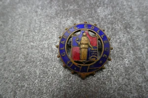 Clarks College Pin Badge Button (L12B) - Picture 1 of 2