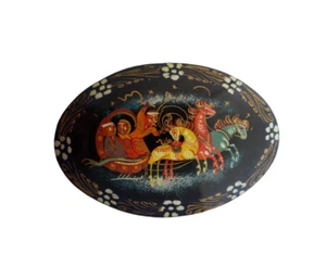 Russian Fedoskino Folklore Brooch Pin Vintage Hand Painted Signed Black Lacquer - Picture 1 of 3