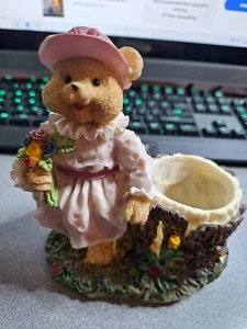 Hermosa estatuilla de cerámica de oso de jardín con dulces inflados de 3 oz - Imagen 1 de 3