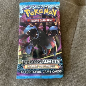 Pokemon Black & White “Noble Victories" 10-Card Sealed Booster Pack - Picture 1 of 4