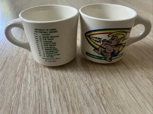 2 Vintage 1980 Hawaii Rainbow Warriors Fußball Tasse mit Spielplan Rarität Aloha Stadium - Bild 1 von 15