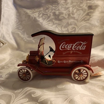 Franklin Mint Coca-Cola Ford Model T Delivery Truck 1:16 Scale w/6 cases - Image 1 of 4