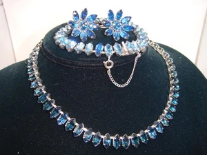 VINTAGE SET KRAMER OF N.Y HALSKETTE ARMBAND SCHRAUB OHRRINGE BLAU STRASS - Bild 1 von 14