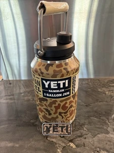 Yeti Camo One Gallon Jug Rambler! 🦆🦆🦆 NEU mit Etikett MagCap WETLANDS Camo Sticker - Bild 1 von 8