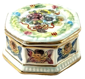 Caja de baratijas de porcelana Capodimonte Italia pintada a mano querubines floral adorno dorado - Imagen 1 de 7