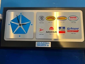Piezas maestras de reloj Mopar piezas con todas las insignias de logotipo de Mopar durante muchos años pasados - Imagen 1 de 13