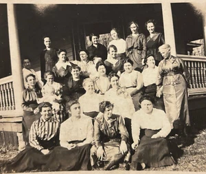 Foto postal RPPC grupo de mujeres 1918-30 por Burton Frasher, La Verne, CA - Imagen 1 de 10