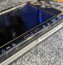 Sony PSP-2001 Slim Black Console w/Case, AC Power, 2GB Memory Stick Duo, TESTED