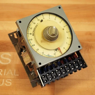 Contador Eagle Signal HZ42A607 Microflex 0-19. 120V 10Amp 60Hz - USADO Foto 1 de 4