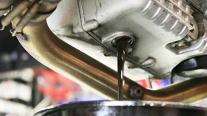 Getriebeölwechsel & Getriebespülung für VW Bus T5 mit 6-Gang Automatikgetriebe - Zdjęcie 1 z 4