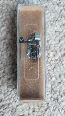 NOS ASTATIC 445 CERAMIC CARTRIDGE with needle - Image 1 of 3