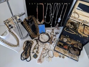 Gold/ silver costume jewellery bundle job lot. Necklace earrings ring bracelet - Picture 1 of 13