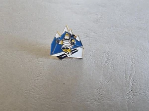 Pin's Auto / Car / Voiture - Bibendum Michelin ski - Picture 1 of 12