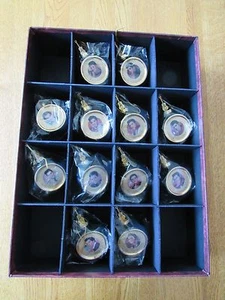 Bradford Editions Solid Gold Elvis Heirloom Porcelain Ornament Collection (12) - Bild 1 von 12