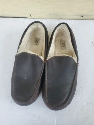 NEW UGG Men’s Ascot Leather Slip On Slippers - 5379 - Black - 11 US   (D31) - Image 1 of 4