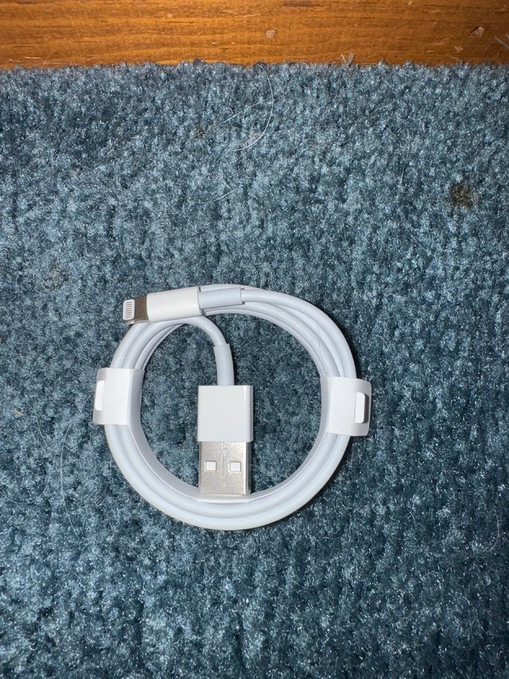 Apple 3ft.  Lightning to USB Charging Cable - White - Image 1 of 1