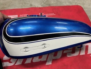 Yamaha Rd250 / Rd350 frühes Modell 1973 Benzintank blau meta white line umlackiert  - Bild 1 von 9