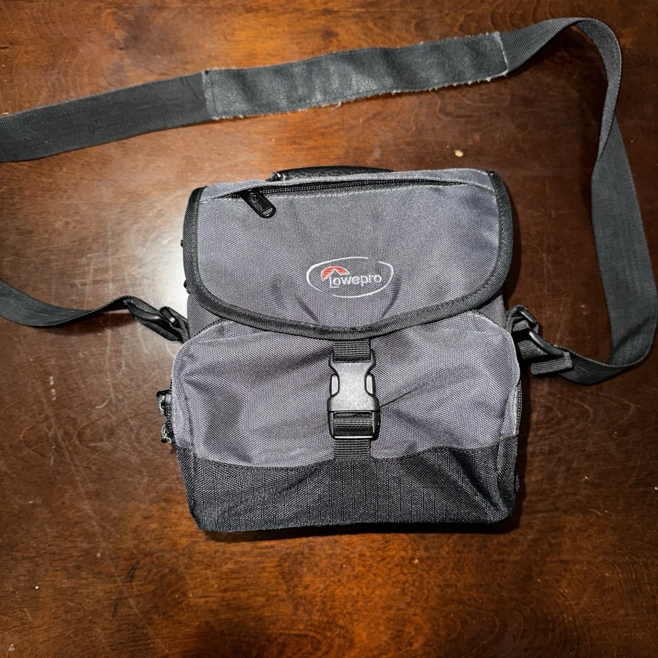 Bolsa de cámara vintage Lowepro Nova mini bolsa para cámara DSLR bolsa acolchada para cámara de video Foto 1 de 4