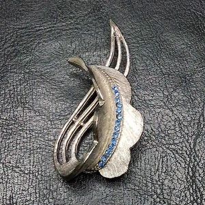 Vintage Leaf Pin Brooch Blue Rhinestone Silver Tone. 14.634 - Picture 1 of 5